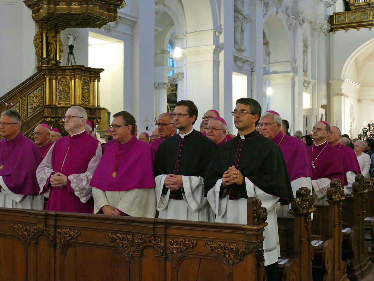 Abschlussvesper der Bischofskonferenz mit Austeilung des Bonifatiussegens (Foto: Karl-Franz Thiede)